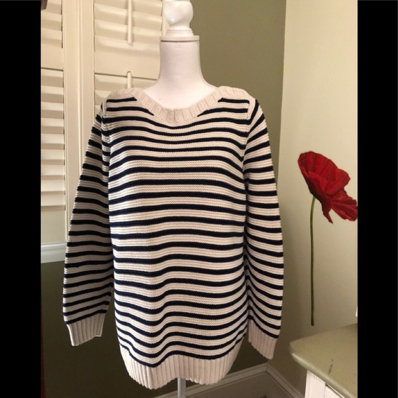Warm and snuggly on a Fall night…100% cotton thick weave, long sleeve sweater🧣 - Picture 1 of 7